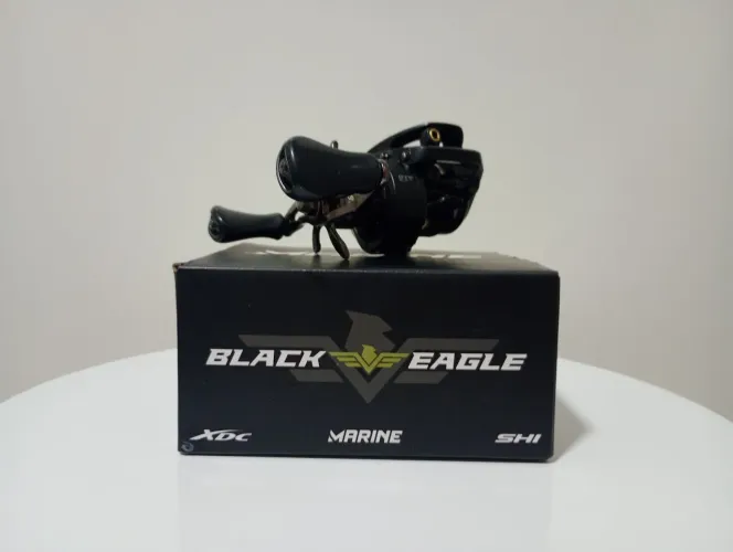 Vendo carretilha Black Eagle com marcas de uso 