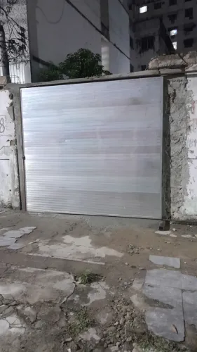 Estacionanento e mais 1 casa de 2 quartos  sala cozinha e banheiro e lavanderia