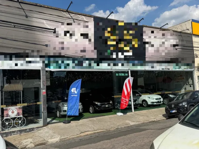 Salão comercial em avenida movimentada 