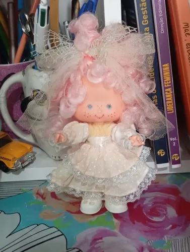 Boneca Moranguinho Noivinha
