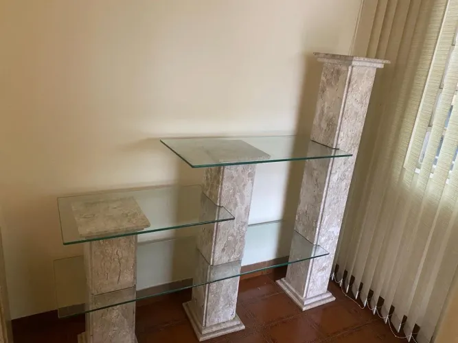 Estante de mármore 