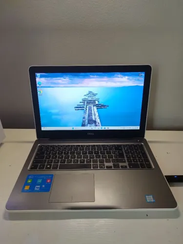 Notebook Dell Core Core i5 8GB SSD 240 Vídeo dedicado Radeon ((Aceito Cartão)