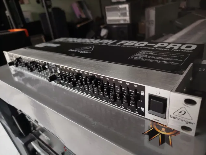 Equalizador Behringer FBQ1502