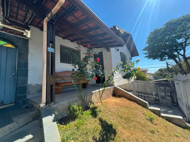 Casa 03 qtos Santa Rosa excelente localização