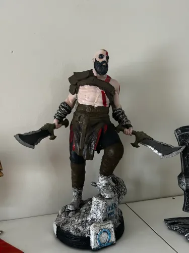 Boneco kratos novo sem marca de uso ! 
