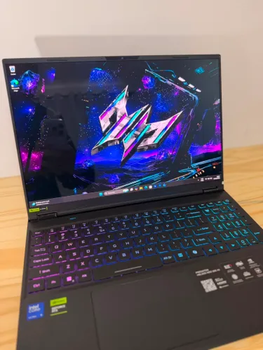 Notebook Acer Predator - Intel Core Ultra 9 / RTX 5060 / Tela OLED 240Hz (Aceito Trocas)