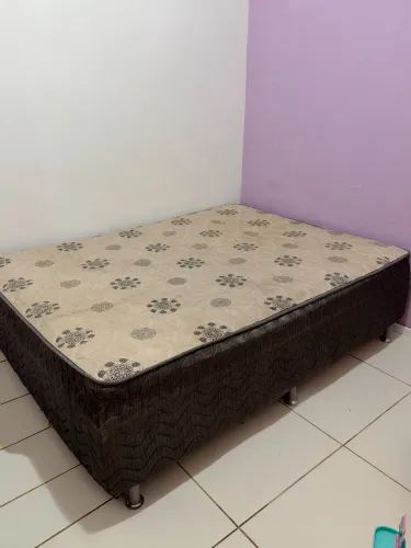 Vende-se cama de casal com molas. Muito confortável