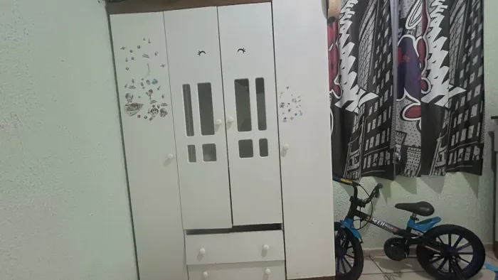 Guarda roupa + bicicleta