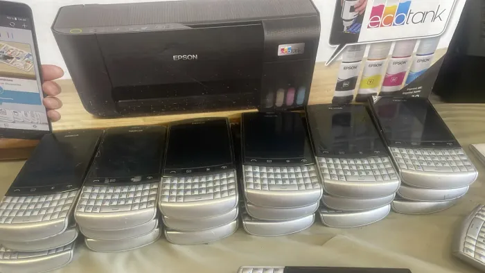 Vendo celulares Nokia cada um 50 com carregando e fone