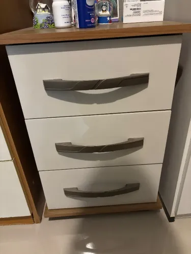 Cômoda pequena
