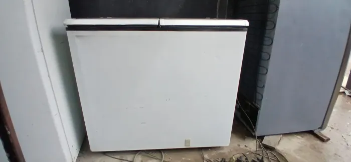 Vendo esta freezer Esmaltec de 2 porta