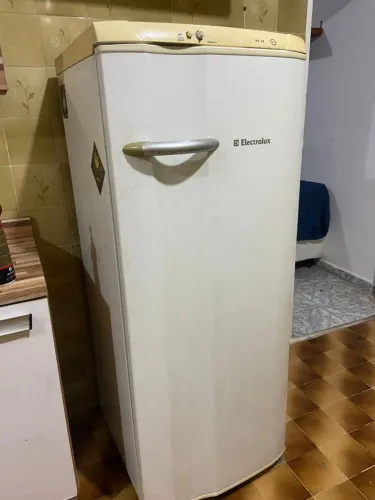 Geladeira Electrolux RE 28 SUPER