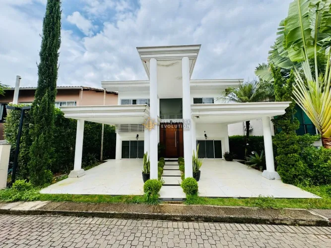 Casa em Condomínio, na região Pampulha -Bh