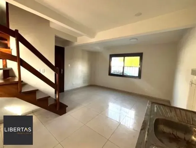 Casa em condominio fechado de 3 dormitórios e vaga DESOCUPADA