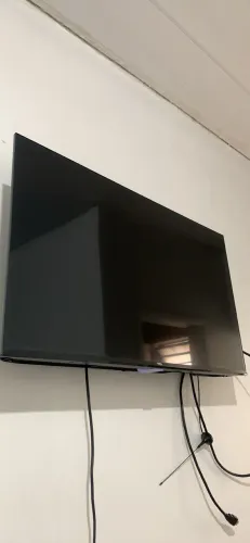 Vendo TV TCL 32 polegadas , smart acompanha cabo hdmi , antena e suporte pra parede 