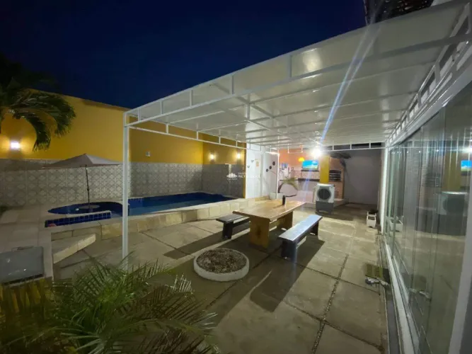 Casa à venda no bairro Santa Isabel com 3 quartos, piscina e energia solar