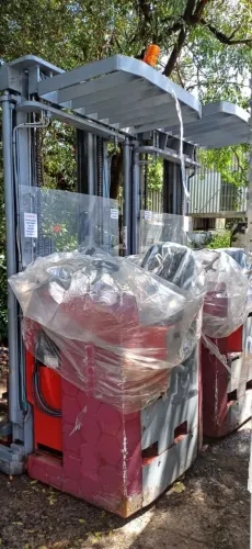 Empilhadeira retratil bateria