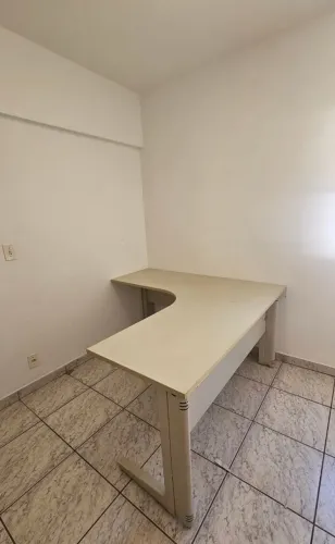 Mesa de escritório em L