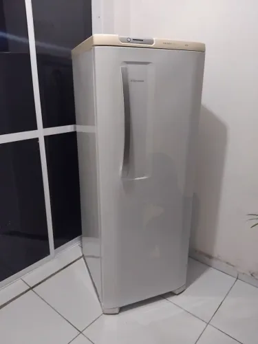Geladeira frosfre Eletrolux muito conservada
