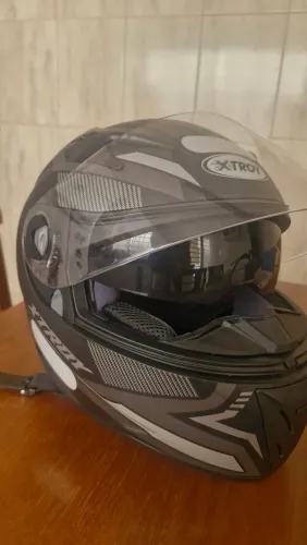 VENDE-SE CAPACETE XTROY MODELO E14 NUNCA USADO.