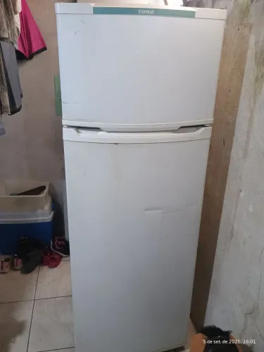 Vende-se geladeira duas portas
