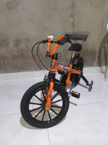 Bicicleta infantil menino