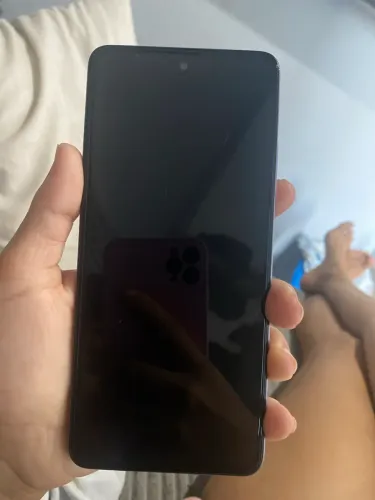 Um célula oppo a40 256gb nada trocado vende por 700 