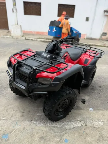 Quadriciclo Honda fourtrax 420 4X4 ano 2016 4pneus semi novos meu zap *