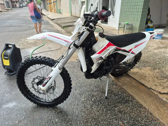 Moto Mxf 270 muito conservada