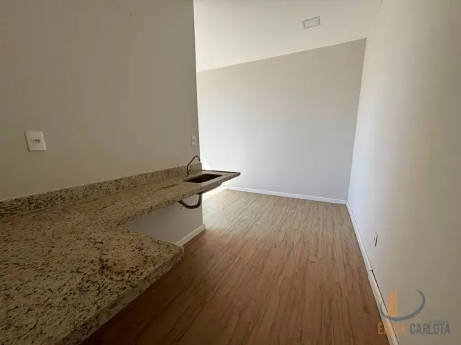 Sala comercial com varanda disponível para locação, no bairro Centro em Conselheiro Lafaie