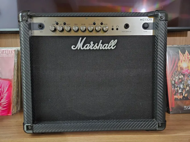 Amplificador Marshall MG30CFX Efeitos Guitarra Chorus Delay Reverb Flanger e Distorção 30w