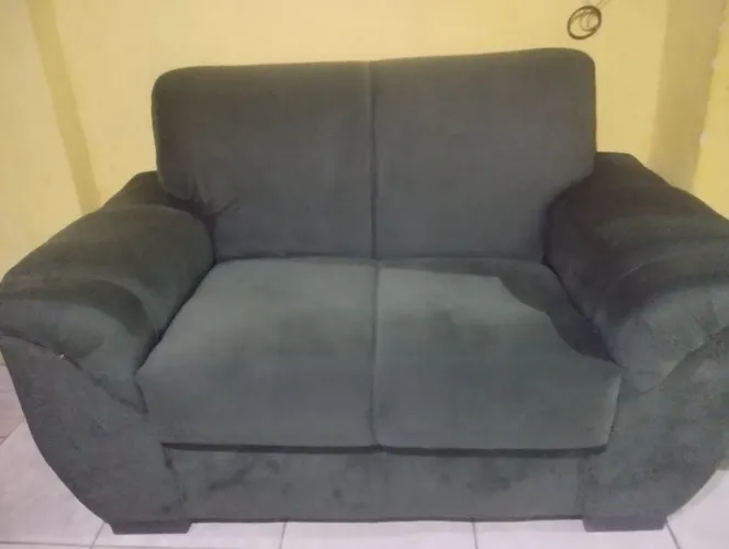Vendo sofá 2 lugares verde