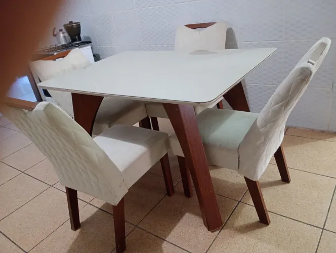 Vende-se mesa de jantar!