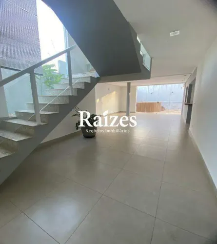 Casa com 3 suítes e escritório no Jardim Karaíba em Uberlândia