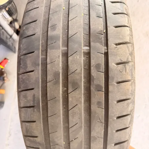 Pneu 235/50 R19
