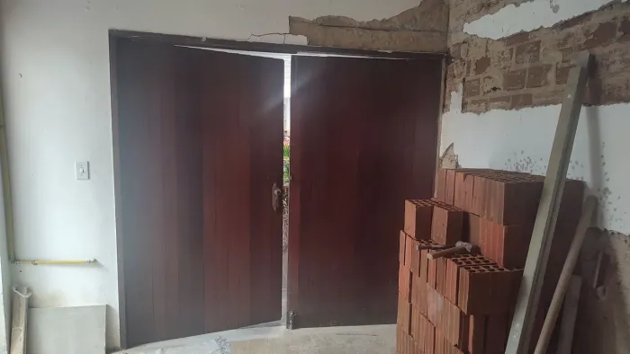 Portas internas madeira maciça 