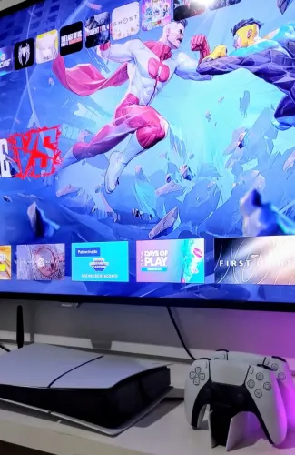 PlayStation 5 Edição Digital - Seminovo (2 Controles + Base de Carga 