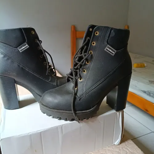 Venda de bota nova
