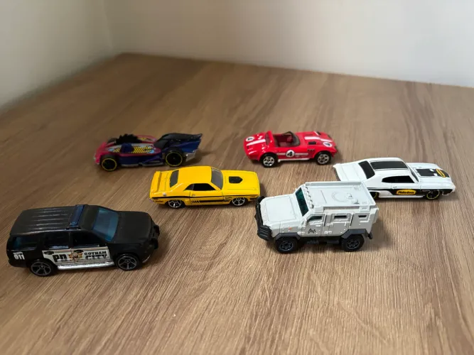Kit Hot Wheels com 1 Batman SUV Gotham - Original Mattel