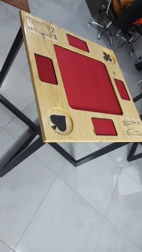 Mesa de carteado com tecido