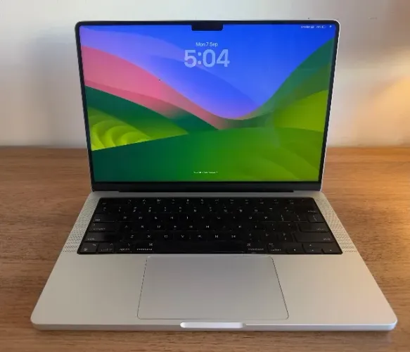 Macbook Pro 14 M3 Pro 18gb 512gb Prata 2023 + Carregador (Usado)