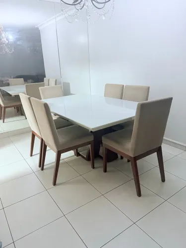 Conjunto de jantar Mesa e 6 cadeiras