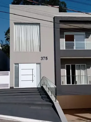 Casa para Locação ou Venda -3 Suítes com Piscina Condominio Real Park - Arujá - SP