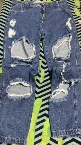 Calça Jeans rasgada