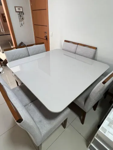 Venda de mesa de oito lugares