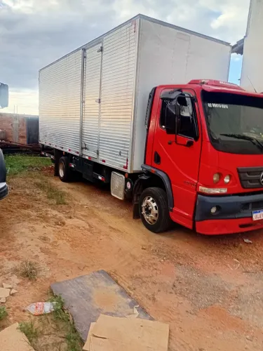 Caminhão baú 3/4 1016 