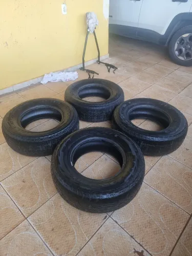 Pneus Bridgestone 255/70 R16 em Samambaia (Aceito cartão)