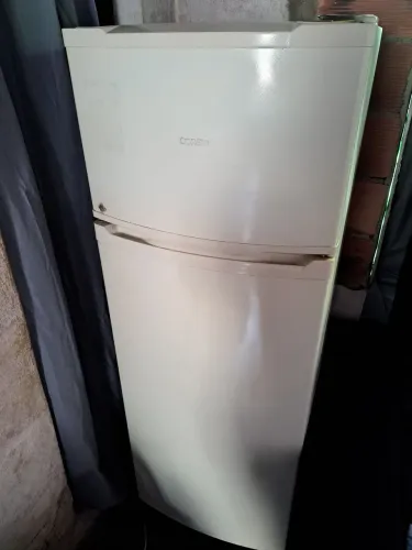 Vendo geladeira da Consul funcionando perfeitamente com algumas marcas de uso