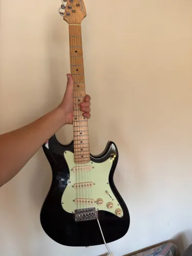 Vendo Guitarra + Pedaleira Zoom + Acessos