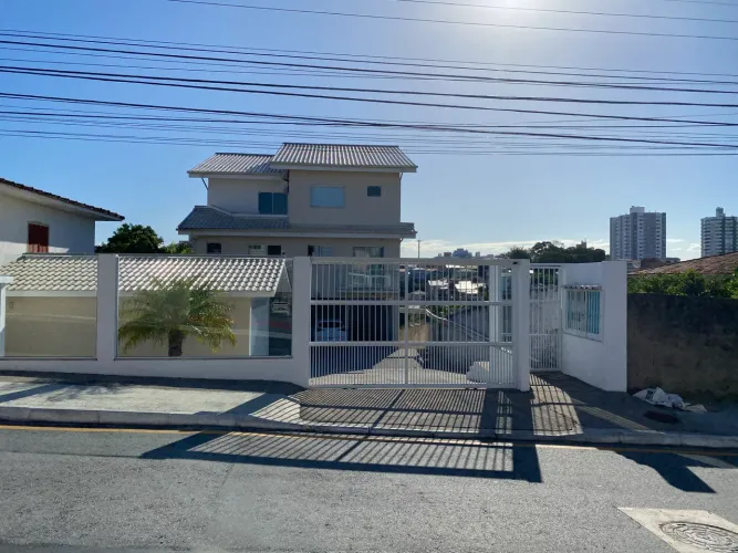 Alugo apartamento